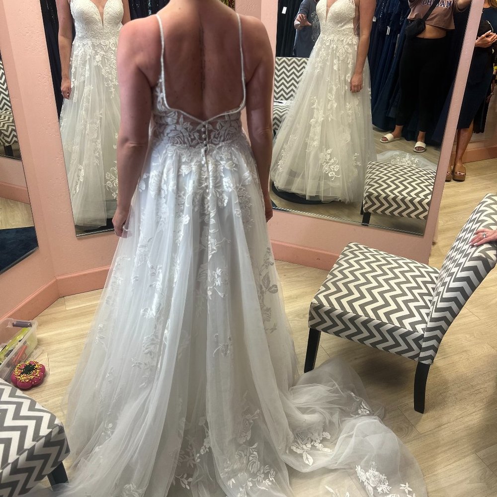 Brand new Allure Bridals Lace A-Frame Wedding Dress